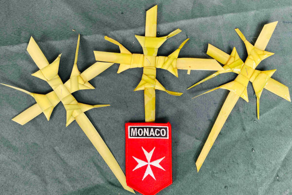 Ordre de Malte de Monaco. Fêtes de Pâques : Colombes et Rameaux bénis